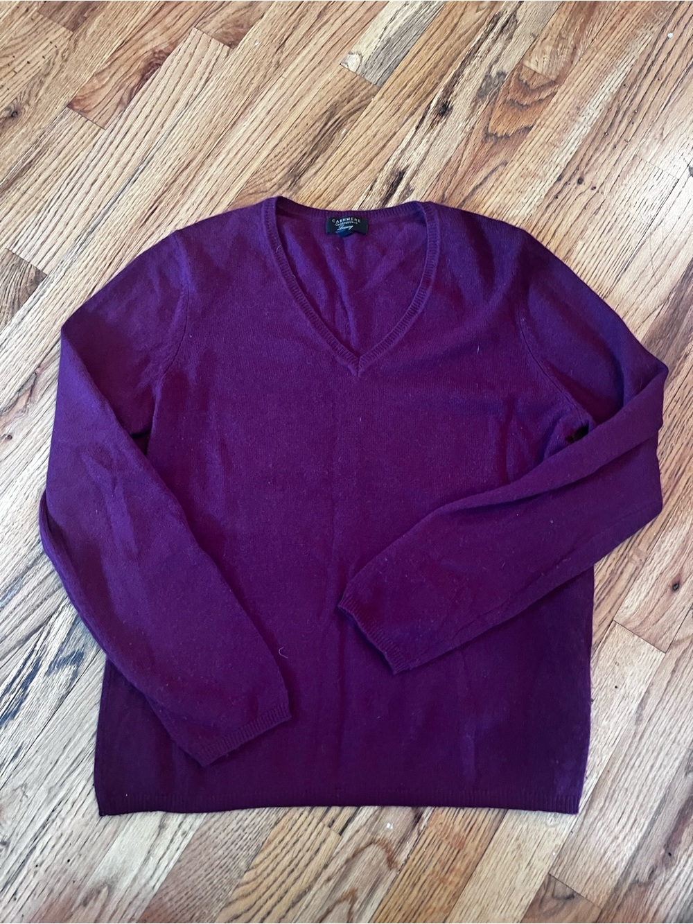 Cashmere charter club luxury V-Neck Sweater in deep purple Burgundy